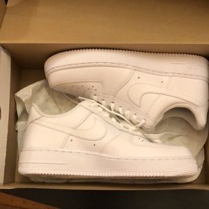 Nike Air Force 1 ‘07 white women’s 8-brand new!